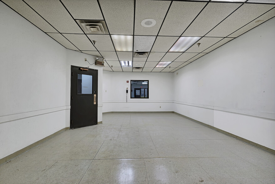 20 McLeland Rd, Saint Cloud, MN for lease - Interior Photo - Image 2 of 15