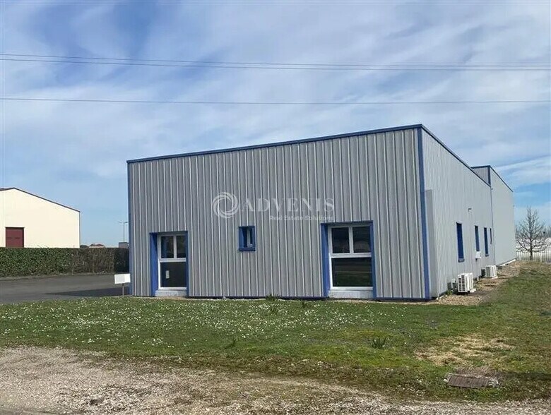 Flex in Vendôme for sale - Building Photo - Image 2 of 9