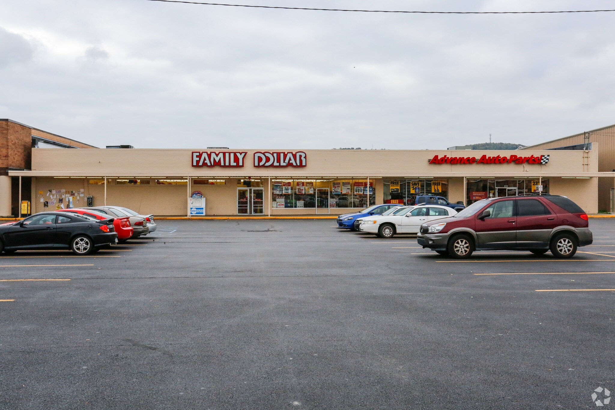 981 Dunbar Village Plz, Dunbar, WV 25064 Dunbar Village Plaza