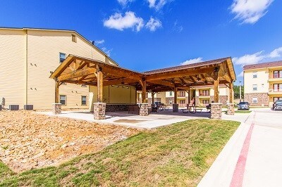 1121 W Oaklawn Rd, Pleasanton, TX for sale Building Photo- Image 1 of 1