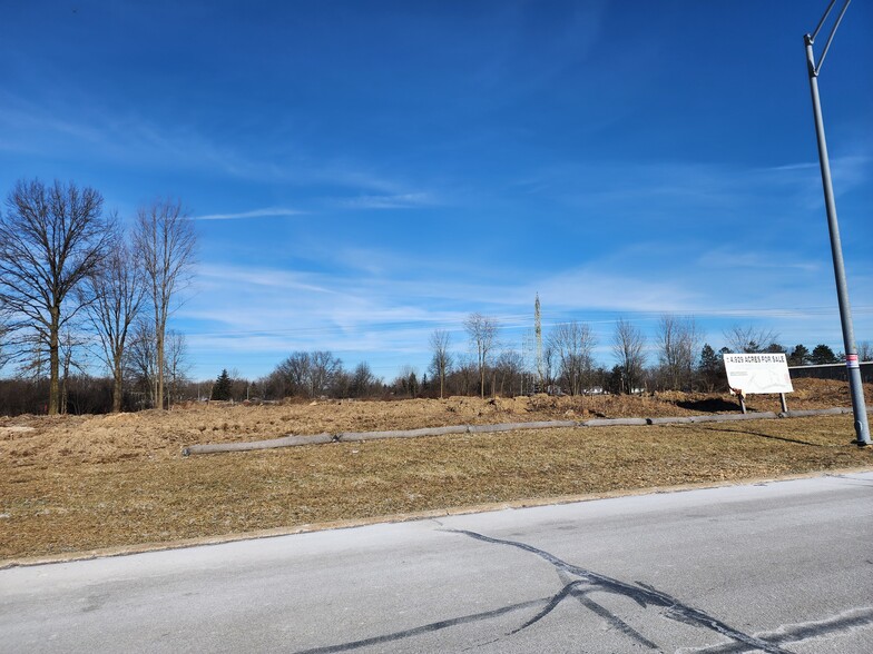 N Industrial Pky, North Olmsted, OH for lease - Building Photo - Image 1 of 5