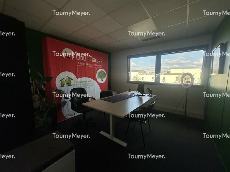 Office in Saint-Herblain for lease - Interior Photo - Image 2 of 5