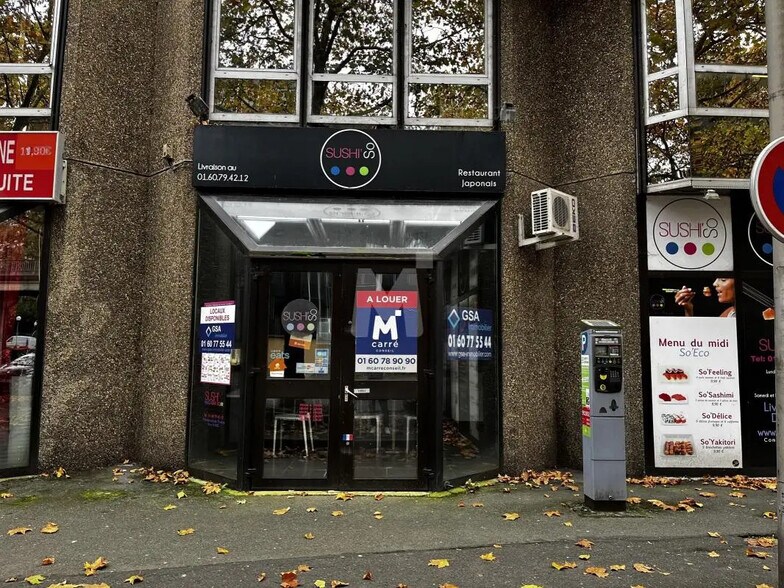 Retail in Évry-Courcouronnes for lease - Building Photo - Image 3 of 8