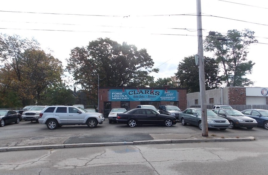 364 Wellington Ave, Cranston, RI for sale - Building Photo - Image 1 of 1