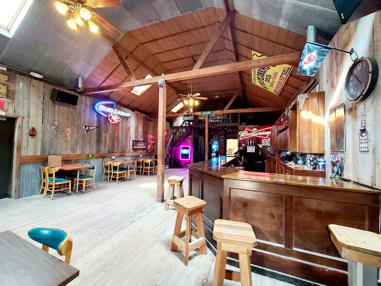 305 Maple St, Valley Falls, KS 66088