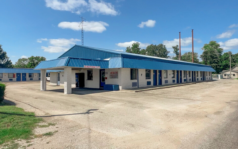 236 S Jacques St, Arcola, IL for sale - Building Photo - Image 1 of 53