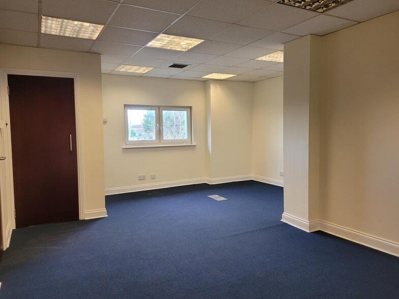 30 Abbots Rd, Falkirk for lease - Building Photo - Image 3 of 3