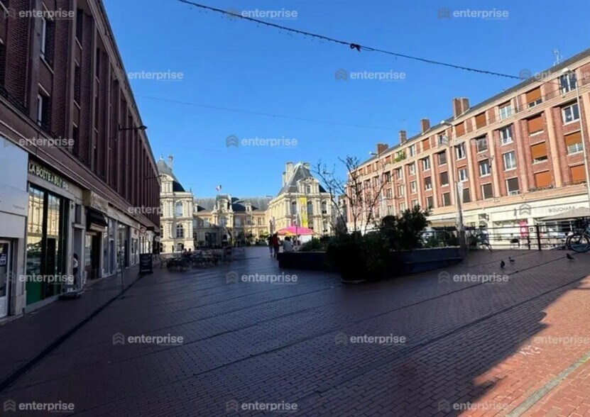 Retail in Amiens for lease - Building Photo - Image 2 of 3