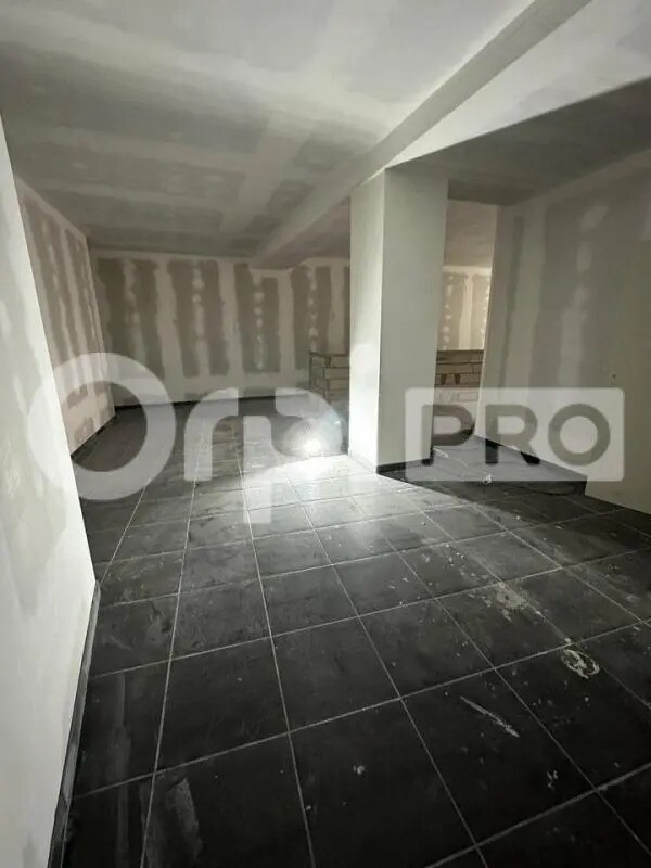 Retail in Limoges for lease Interior Photo- Image 1 of 9