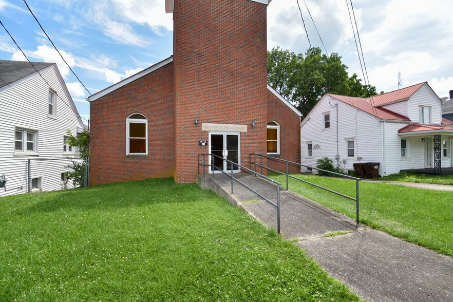 65 Highland Ave, Lancaster, KY for sale - Building Photo - Image 2 of 36