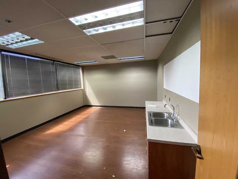 5001 US Highway 30 W, Fort Wayne, IN for lease - Interior Photo - Image 3 of 15