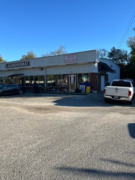 632 W Liberty St, Sumter, SC for lease - Primary Photo - Image 1 of 5