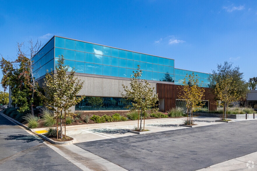 200 E Baker St, Costa Mesa, CA for sale - Building Photo - Image 3 of 32