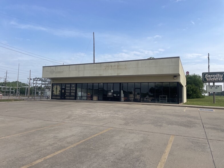 2525 N Milt Phillips Ave, Seminole, OK for lease - Building Photo - Image 2 of 4