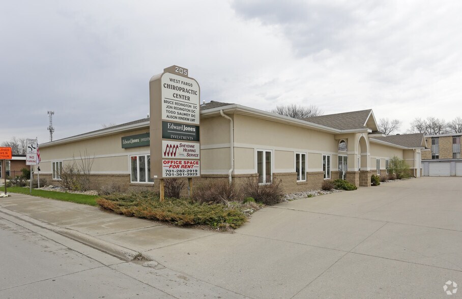 205 Sheyenne St, West Fargo, ND 58078
