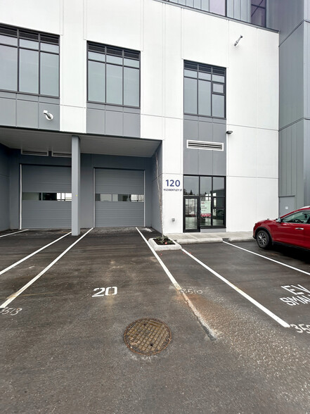 9123 Bentley St, Vancouver, BC for lease - Building Photo - Image 1 of 7