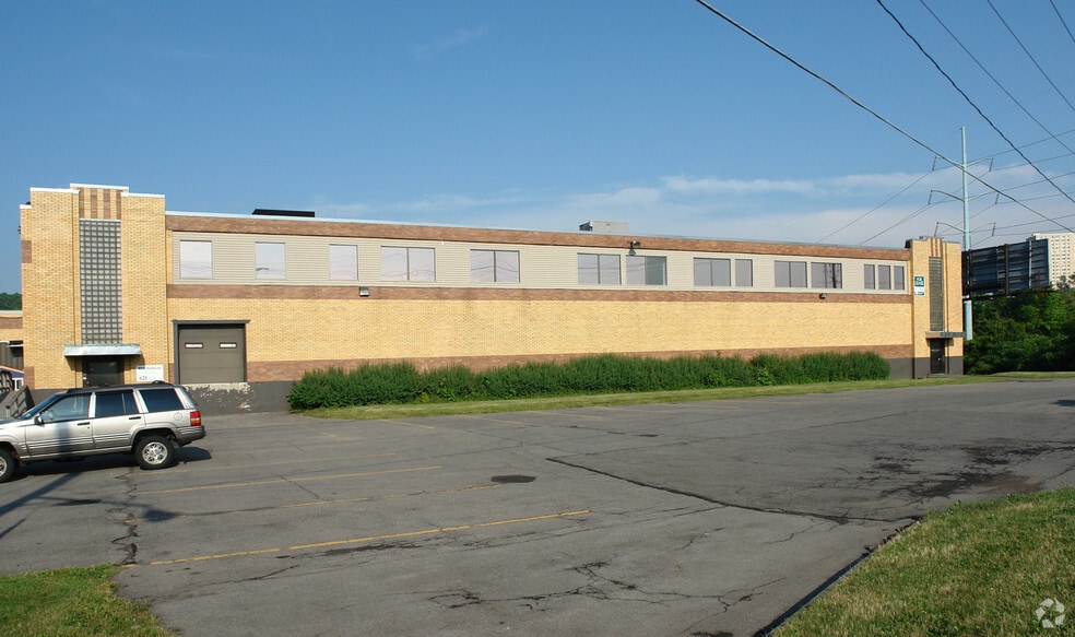 621 E Brighton Ave, Syracuse, NY for lease - Building Photo - Image 2 of 9