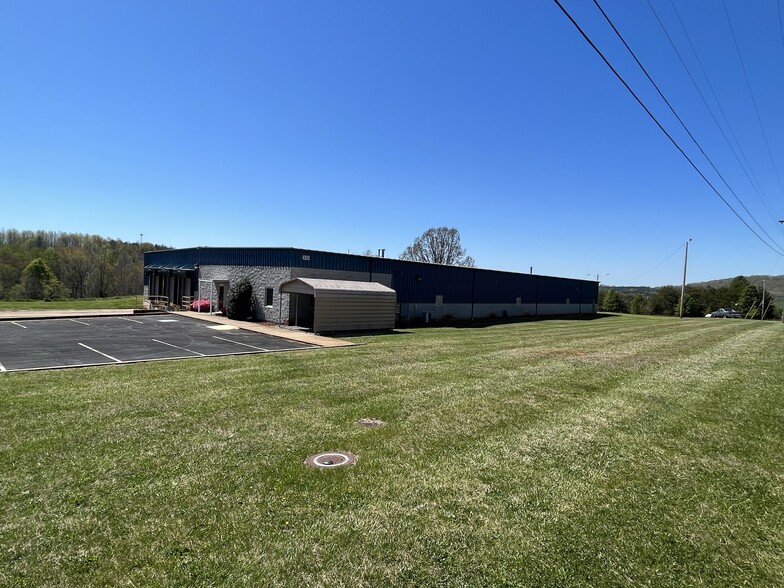 330 Hollie Dr, Martinsville, VA for lease - Building Photo - Image 2 of 9