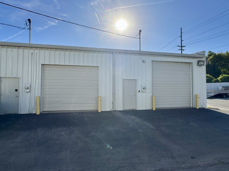 118-122 Space Park Dr, Nashville, TN for lease - Building Photo - Image 3 of 46