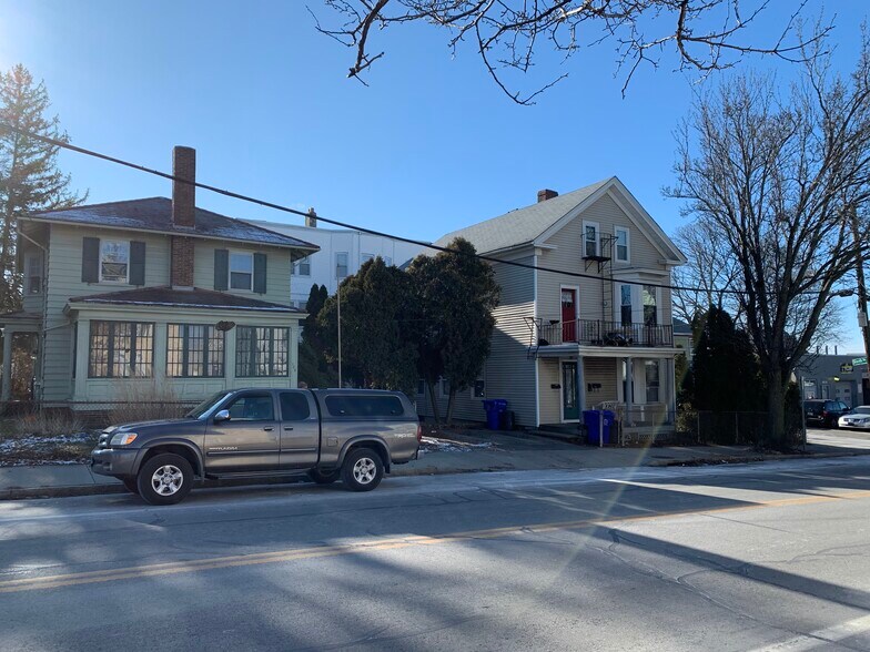 123 Warren Ave, East Providence, RI for sale - Primary Photo - Image 1 of 1