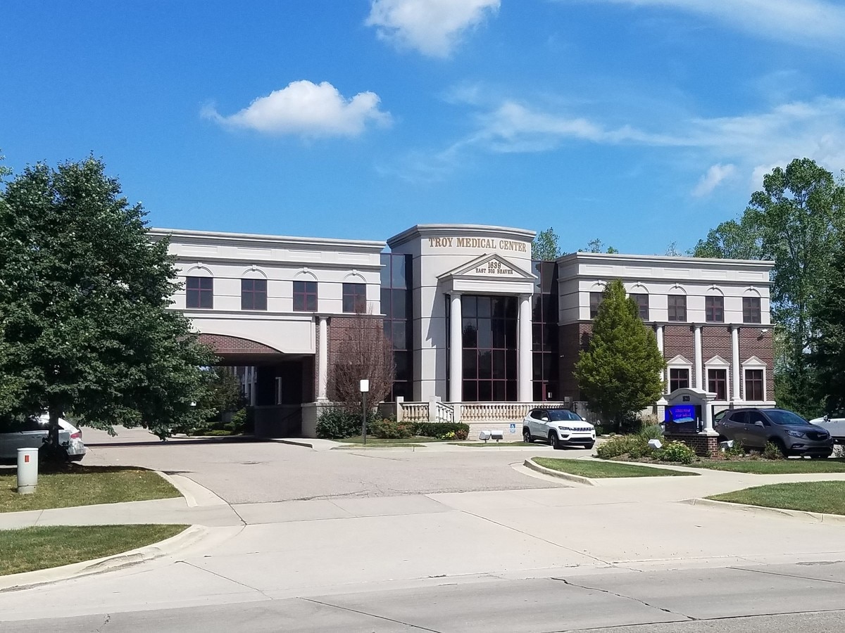 1639 E Big Beaver Rd, Troy, MI, 48083 Medical Property For Lease on