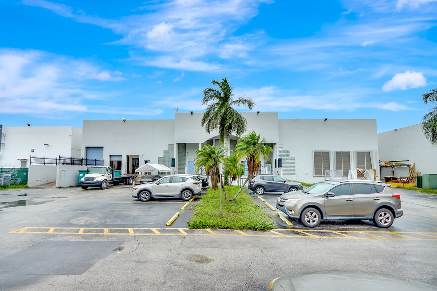 12900 NW 38th Ave, Opa Locka, FL for lease - Building Photo - Image 3 of 21