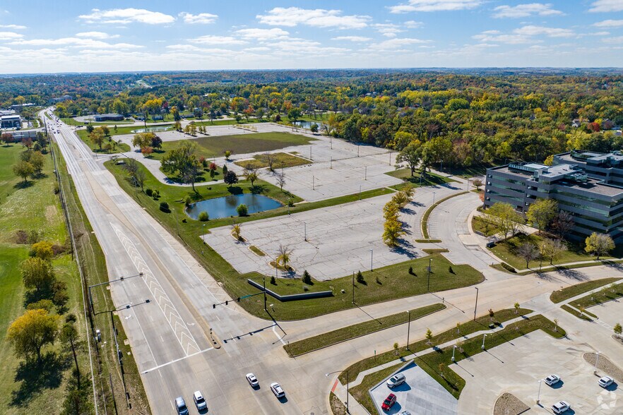 4333 Edgewood Rd NE, Cedar Rapids, IA for sale - Building Photo - Image 3 of 19