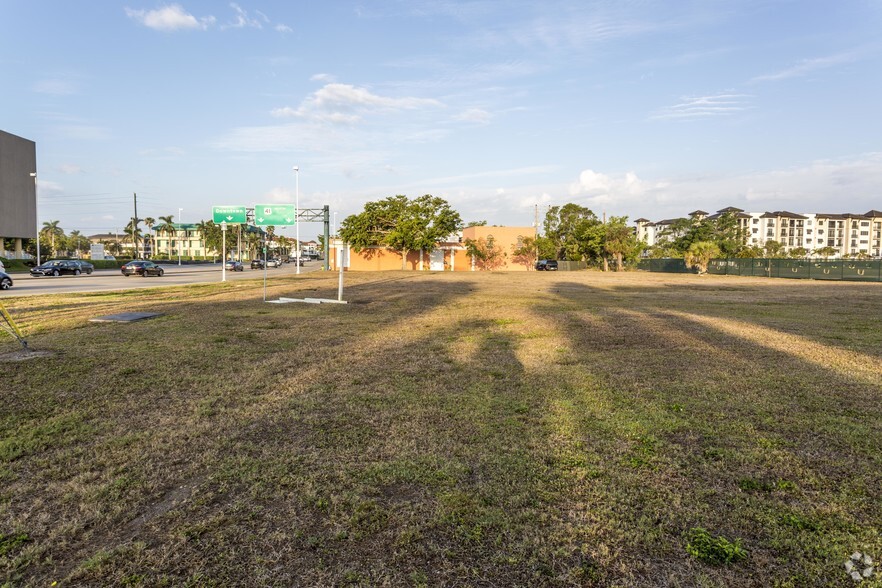 460 Goodlette-Frank Rd N, Naples, FL for sale - Primary Photo - Image 1 of 1