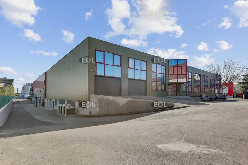 Industrial in Créteil for lease - Building Photo - Image 1 of 11