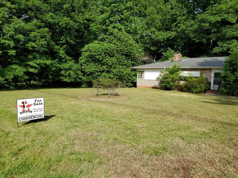 2936 Alamance Rd, Burlington, NC 27215