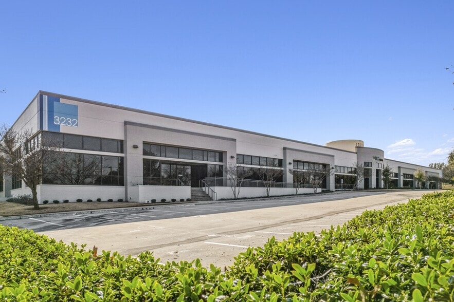 3232 Royal Ln W, Irving, TX for lease - Building Photo - Image 2 of 31