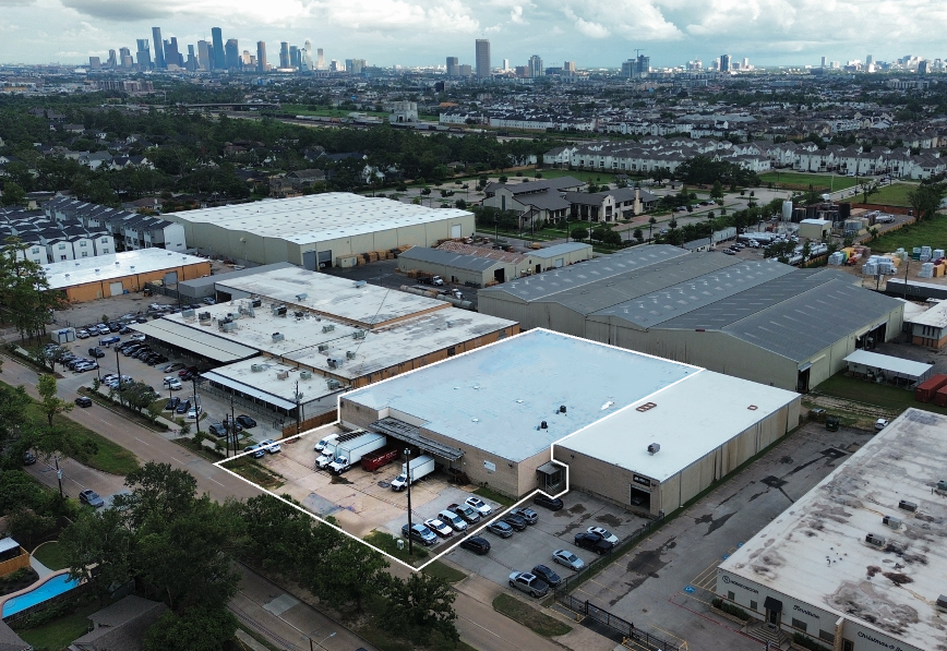 2727 W 11th St, Houston, TX for lease Building Photo- Image 1 of 11