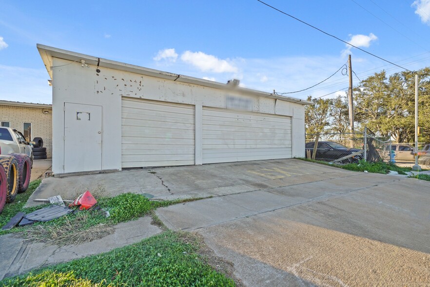 11402 S Post Oak Rd, Houston, TX for lease - Building Photo - Image 1 of 6