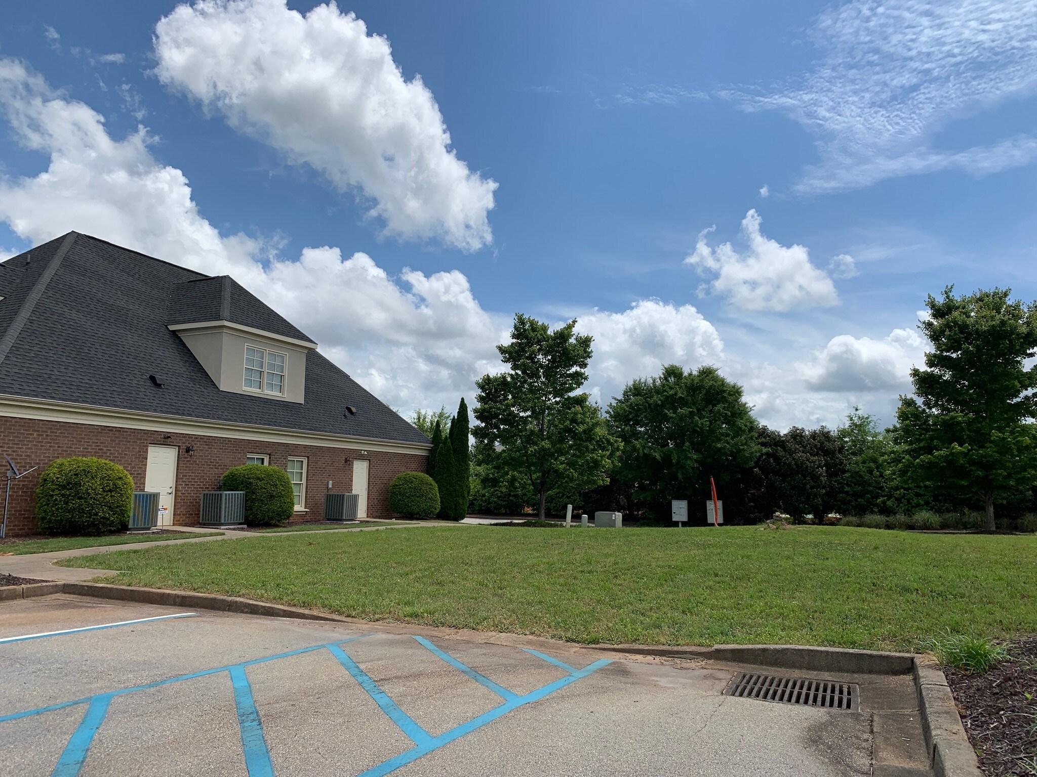 110 Woodruff Rd, Simpsonville, SC 29681 Woodruff Place Office Pads