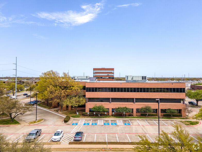 1010 E Arapaho Rd, Richardson, TX for lease - Building Photo - Image 2 of 10