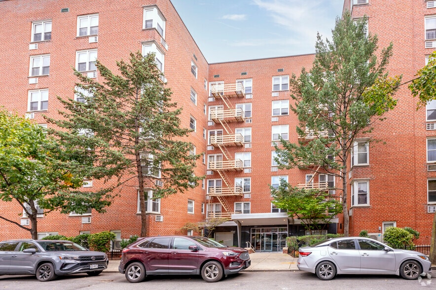 1717 E 18th St, Brooklyn, NY for sale - Building Photo - Image 2 of 6