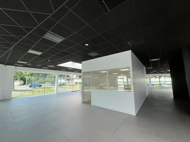 Flex in Le Havre for lease - Interior Photo - Image 2 of 9