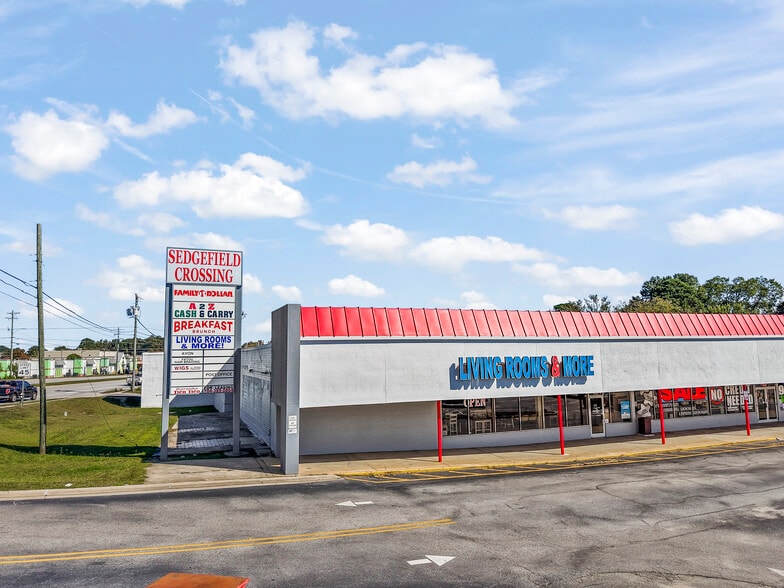 4605-4625 High Point Rd, Greensboro, NC for lease - Building Photo - Image 2 of 6