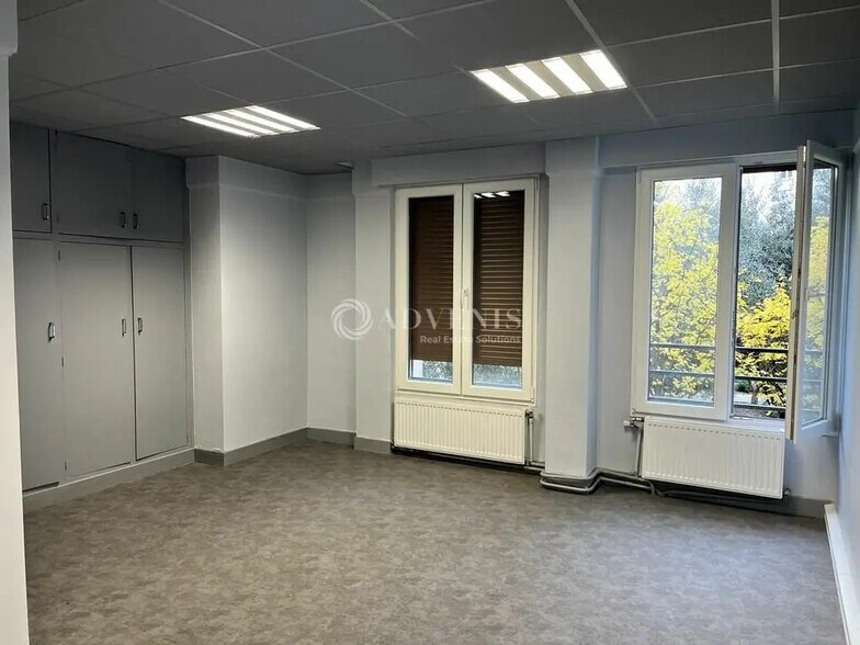 Office in Montrouge for sale - Interior Photo - Image 3 of 10