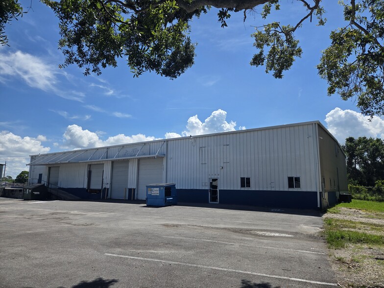 1100 Waterloo Ave, Sarasota, FL for lease - Building Photo - Image 2 of 8