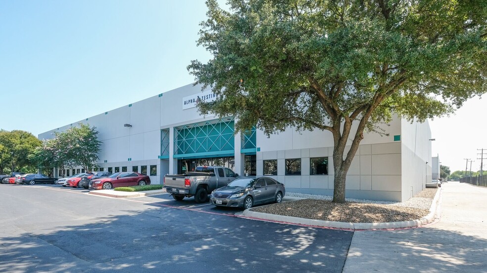 4633 Perrin Crk, San Antonio, TX for lease - Building Photo - Image 1 of 18