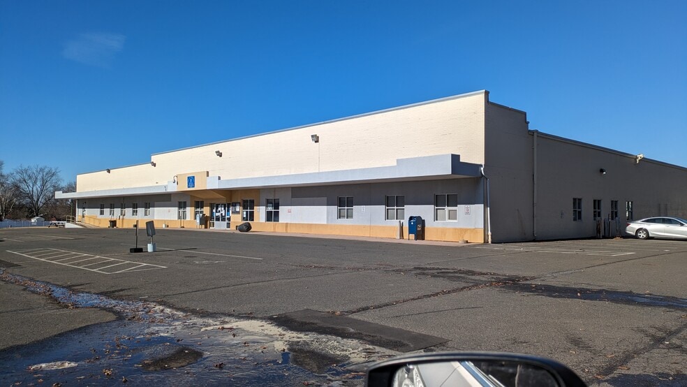 699 East Middle Tpke, Manchester, CT for sale - Building Photo - Image 3 of 9