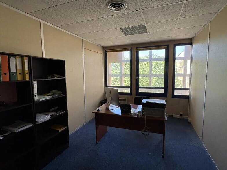 Office in Marseille for lease - Interior Photo - Image 1 of 8