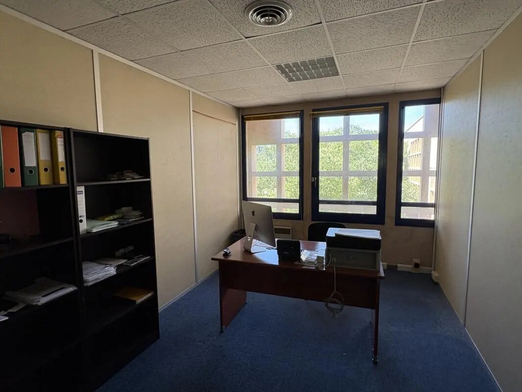 Office in Marseille for lease Interior Photo- Image 1 of 9