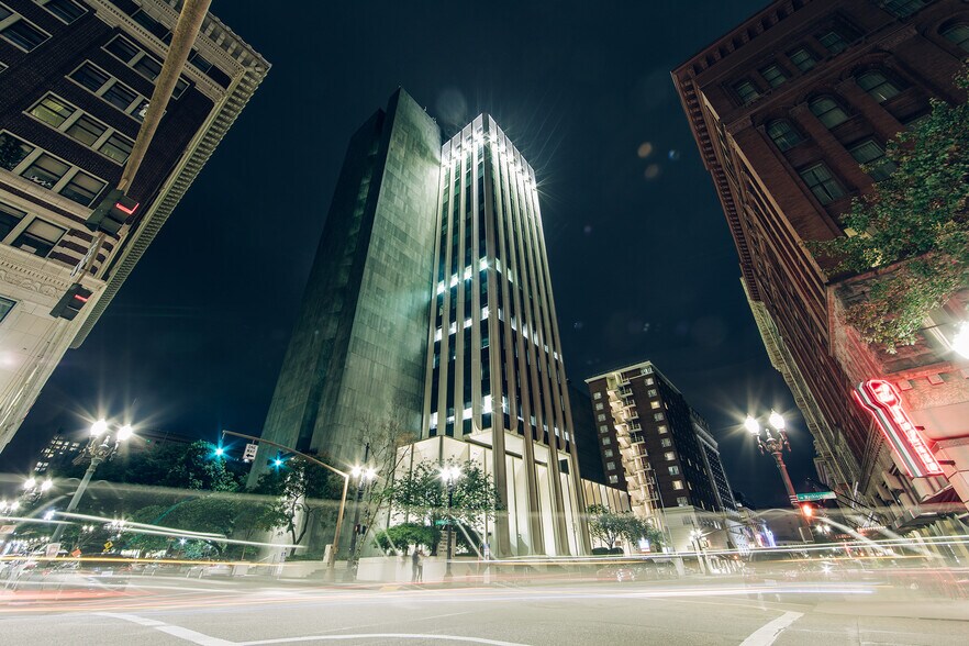 707 SW Washington St, Portland, OR for lease - Primary Photo - Image 1 of 12