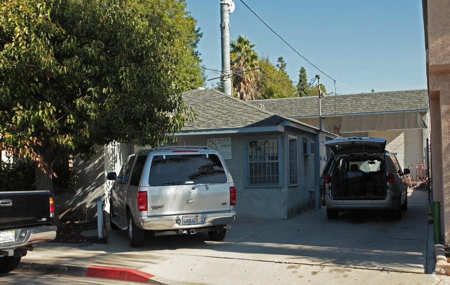 17026 Roseton Ave, Artesia, CA for sale - Primary Photo - Image 1 of 2