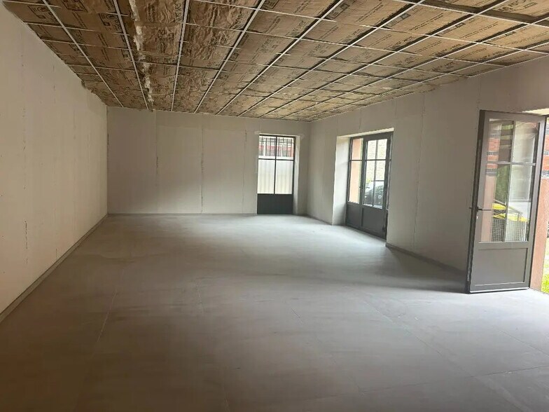 Office in Beaune for lease - Interior Photo - Image 2 of 4