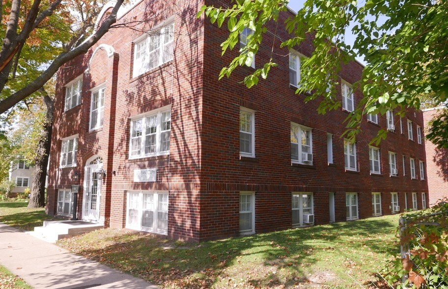 1871 Randolph Ave, Saint Paul, MN 55105