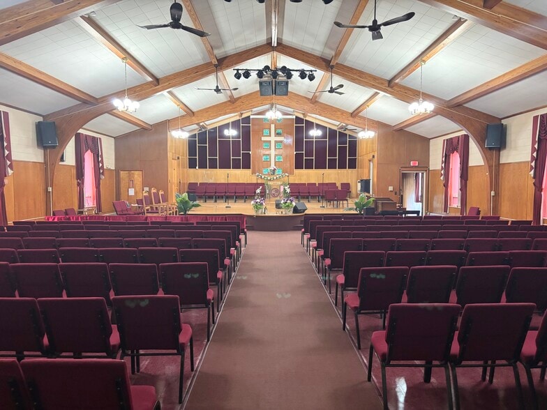 15003 Joy Rd, Detroit, MI for sale - Interior Photo - Image 2 of 30