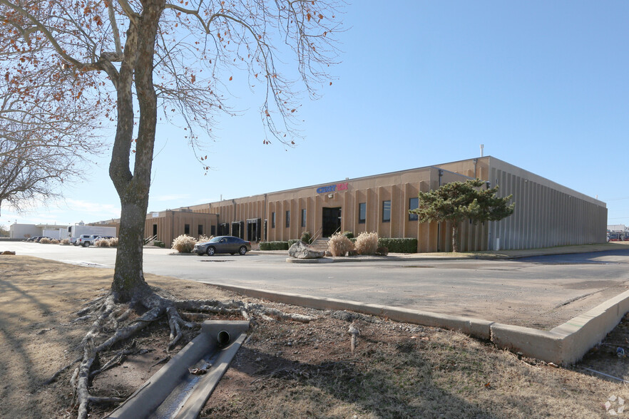 3501 Melcat Dr, Oklahoma City, OK for lease - Building Photo - Image 1 of 7